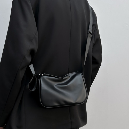 男士包包單肩包2022新款斜後後背包簡約休閒小挎包男士手機包軟皮後後背包 男士包包單肩包2022新款斜後後背包簡約休閒小挎包男士手機包軟皮後後背包