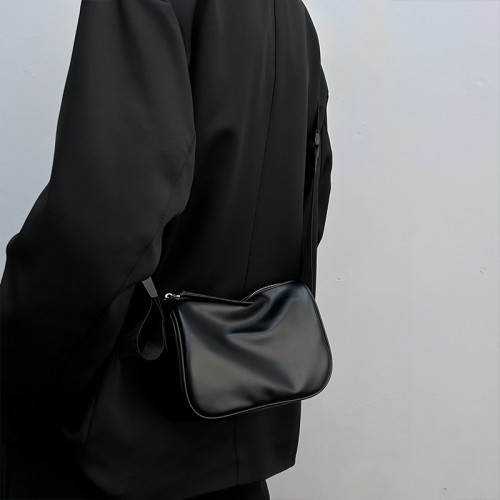 男士包包單肩包2022新款斜後後背包簡約休閒小挎包男士手機包軟皮後後背包 男士包包單肩包2022新款斜後後背包簡約休閒小挎包男士手機包軟皮後後背包