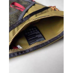 鼠25新品男女戶外休閒超輕可攜式單肩包1.5L斜後後背包防水