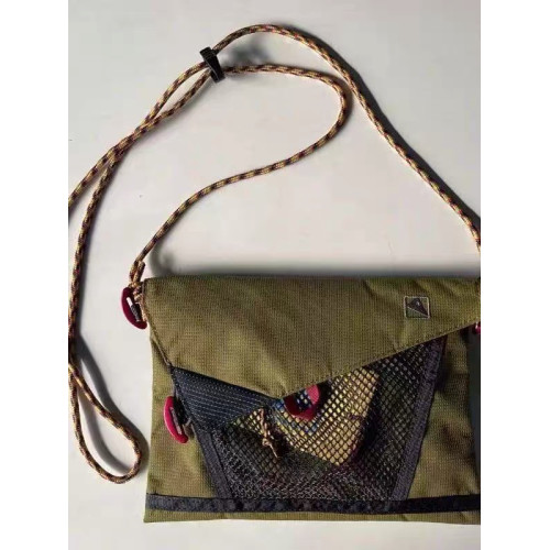 鼠25新品男女戶外休閒超輕可攜式單肩包1.5L斜後後背包防水