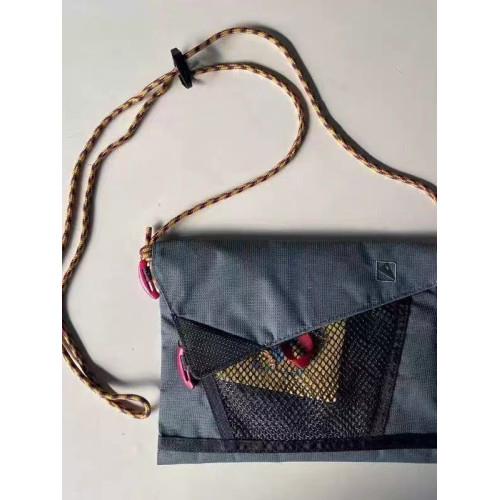 鼠25新品男女戶外休閒超輕可攜式單肩包1.5L斜後後背包防水