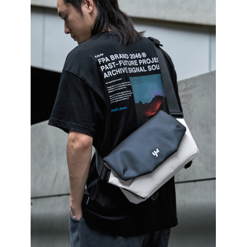 男士斜後後背包休閒機能斜後後背包潮牌單肩包多功能郵差包通勤挎包騎行包