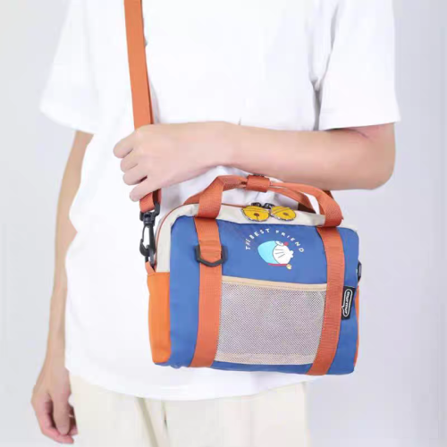 日系卡通可愛時尚單肩包兒童旅行包藍貓貓提袋學院風叮噹包斜後後背包