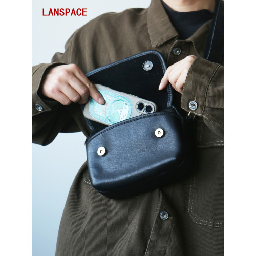 LANSPACE頭層牛皮單肩包男式真皮斜後後背包小包包手機包簡潔休閒繙蓋