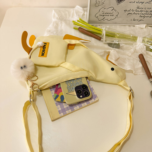 夏天夏季稀奇古怪可愛小鴨子手機包包女2026新款帆布胸包斜背後後背包