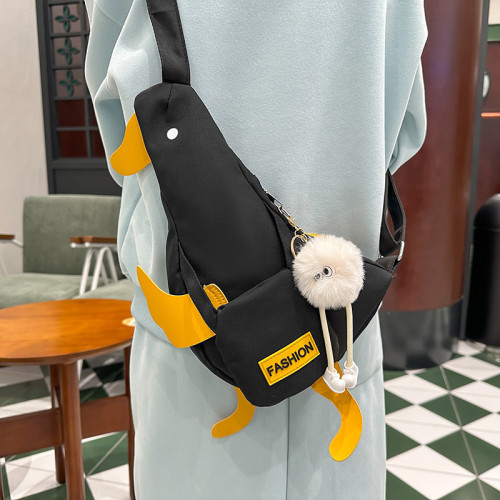 夏天夏季稀奇古怪可愛小鴨子手機包包女2026新款帆布胸包斜背後後背包