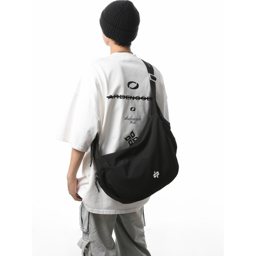 花兒與少年同款原創運動斜後後背包男女旅行包單肩餃子包女大學生後後背包