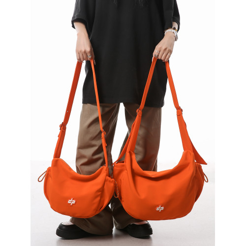 花兒與少年同款原創運動斜後後背包男女旅行包單肩餃子包女大學生後後背包