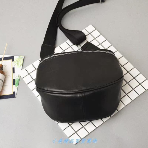 Korean with casual ferrino chain chest Shoulder Bag香港 Korean with casual ferrino chain chest Shoulder Bag香港