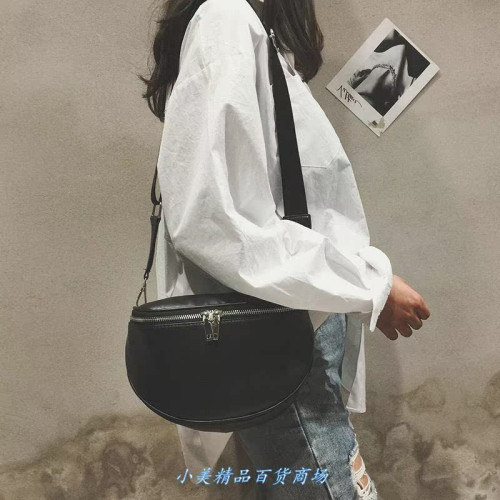 Korean with casual ferrino chain chest Shoulder Bag香港 Korean with casual ferrino chain chest Shoulder Bag香港