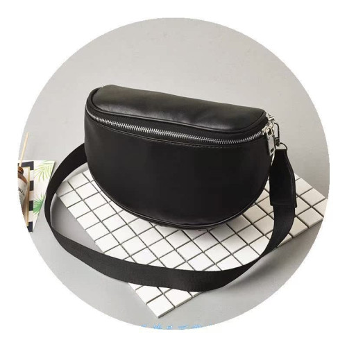 Korean with casual ferrino chain chest Shoulder Bag香港 Korean with casual ferrino chain chest Shoulder Bag香港