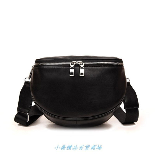 Korean with casual ferrino chain chest Shoulder Bag香港 Korean with casual ferrino chain chest Shoulder Bag香港