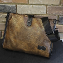 潮流男士單肩包復古簡約通勤斜後後背包時尚百搭大容量男包ipad包