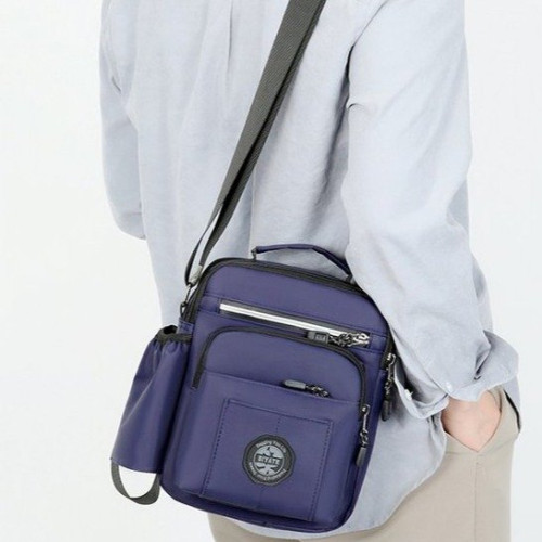 新款男士竪版單肩斜後後背包休閒男包多功能潮流手提包防水牛津布包