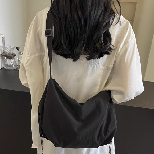 日系尼龍餃子包運動斜後後背包包女2025新款大容量騎行松弛感單肩包 日系尼龍餃子包運動斜後後背包包女2025新款大容量騎行松弛感單肩包