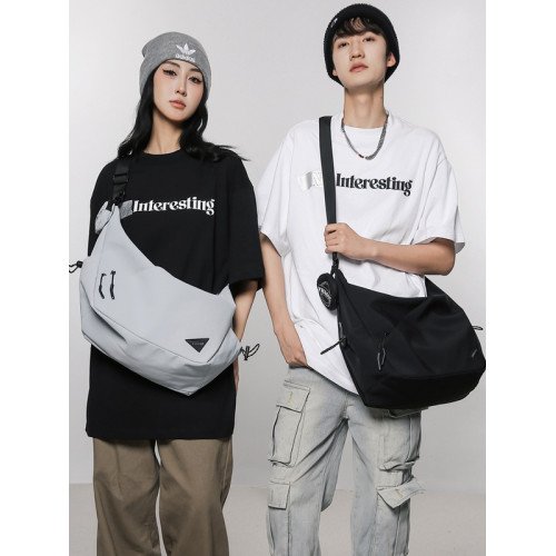 斜後後背包男款休閒大容量通勤單肩包2025新款機能郵差包男士旅行後後背包