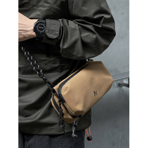 男士斜後後背包單肩胸包騎行郵差小包外出可攜式包通勤包男款手機包女包