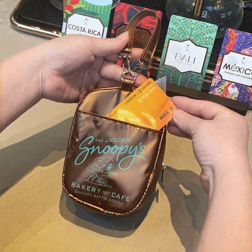 日系卡通狗狗透明娃娃痛包多功能可掛化妝包耳機充電器拉鍊收納包