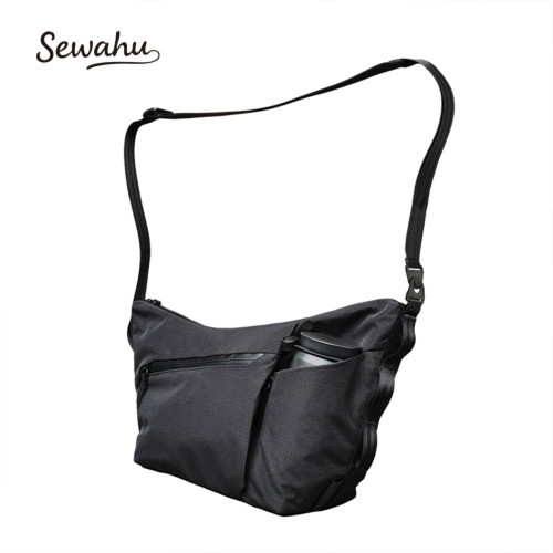 男士簡約多功能可攜式通勤斜後後背包戶外旅行水壺包休閒通勤機能單肩包