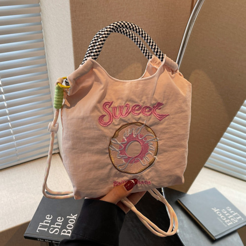 2025新時尚韓版百搭小拎包甜甜圈刺綉尼龍布單肩包外出斜背手機包 2025新時尚韓版百搭小拎包甜甜圈刺綉尼龍布單肩包外出斜背手機包