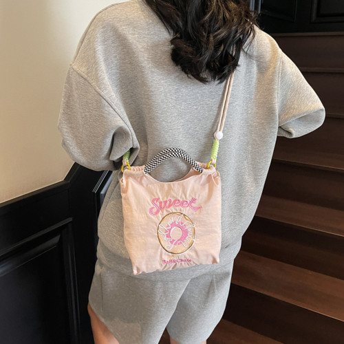 2025新時尚韓版百搭小拎包甜甜圈刺綉尼龍布單肩包外出斜背手機包 2025新時尚韓版百搭小拎包甜甜圈刺綉尼龍布單肩包外出斜背手機包