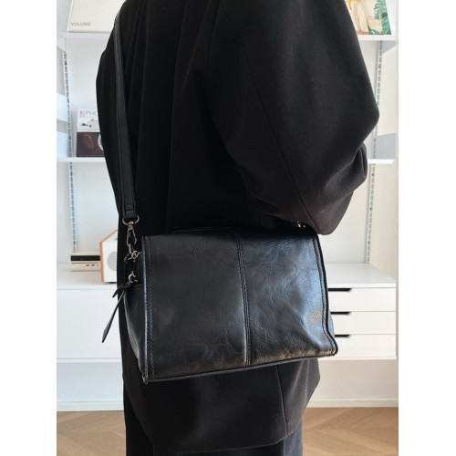 極簡風軟皮休閒斜後後背包男百搭潮流通勤單肩包復古高級感手提小方包