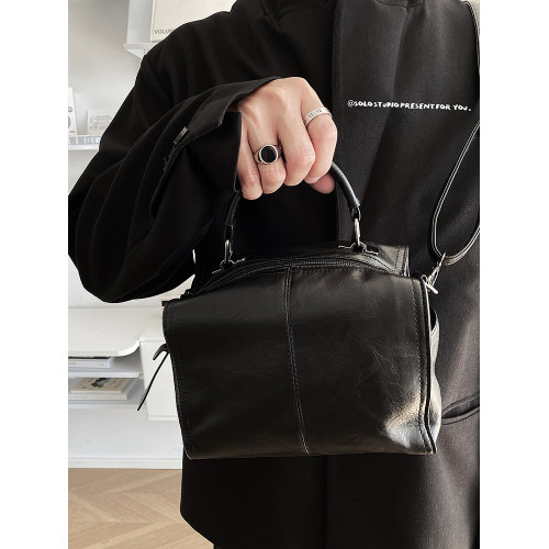 極簡風軟皮休閒斜後後背包男百搭潮流通勤單肩包復古高級感手提小方包