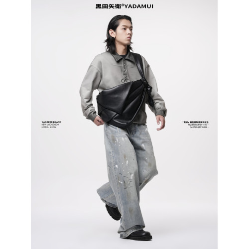 黑田矢衛異形褶皺斜後後背包男款高級感上班通勤小衆時尚女生軟皮大包