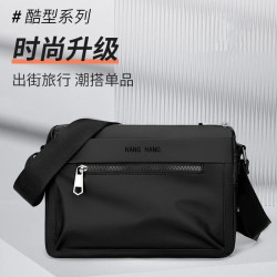 新款單肩包出差通勤戶外運動百搭後後背包防潑水郵差包工裝機能斜後後背包