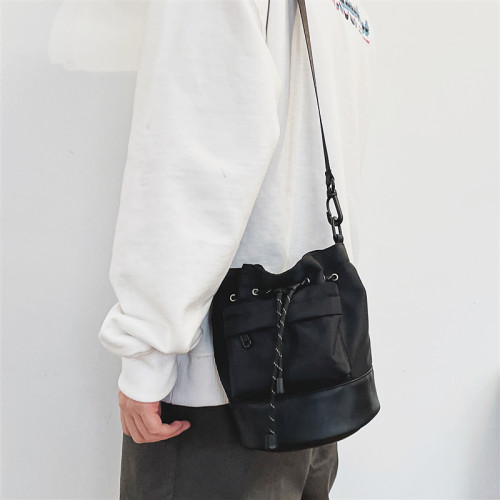 斜後後背包男ins時尚潮牌水桶單肩包街頭個性男包斜背休閒挎包小後後背包