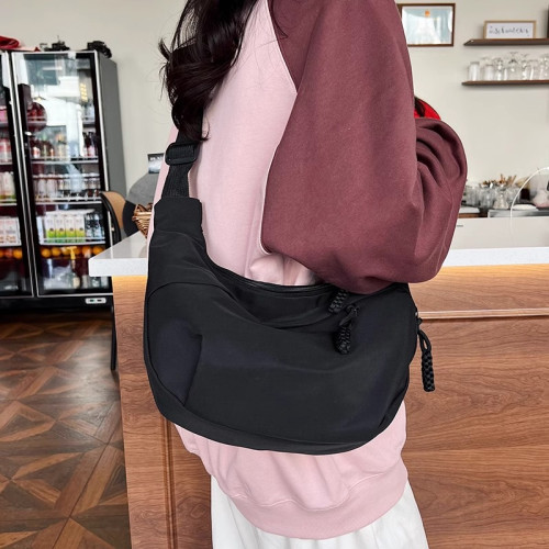 餃子包女斜後後背包2024新款大容量休閒大學生上課裝書運動單肩帆布包