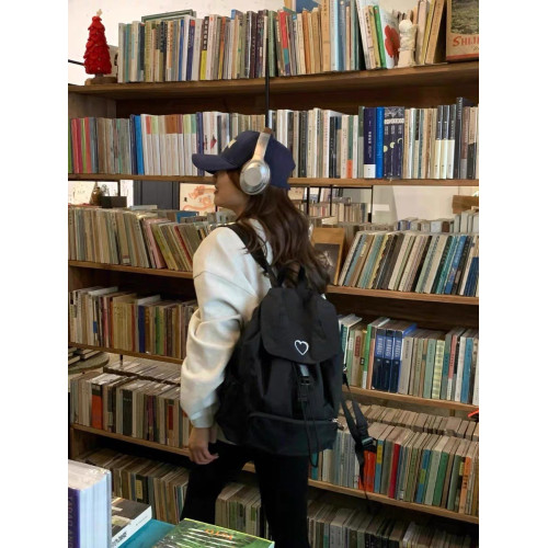新款韓系愛心雙肩包後後背包小衆休閒輕便日常大容量尼龍雙肩旅行書包