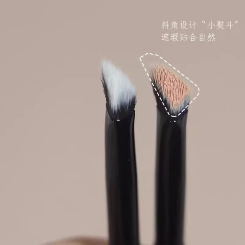 淚溝熨斗!小三角遮瑕精準遮黑眼圈淚溝鼻影高光細節斜扁頭化妝刷