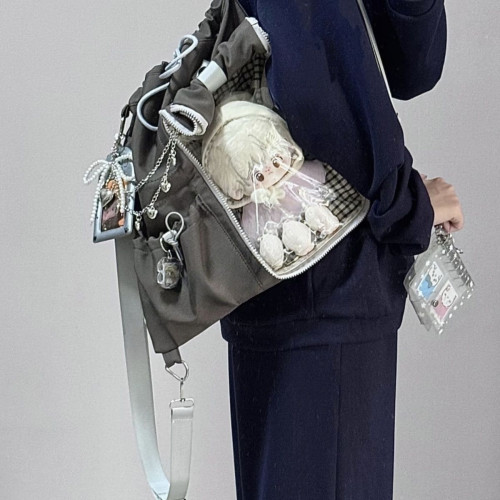 抽繩娃包痛包20公分棉花娃娃寬肩帶大容量雙肩包斜後後背包可愛學院風