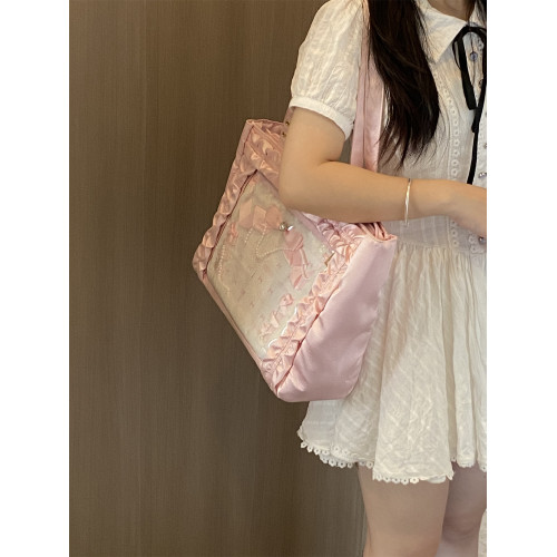 錢一波痛包｜淺粉花邊緞面大食量單肩包二次元甜美芭蕾吧唧大容量