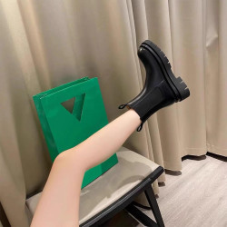 大碼女靴41一43厚底中筒切爾西靴腳寬胖英倫風菸筒短靴馬丁靴女40