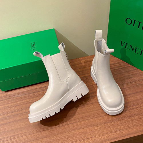 mona同款松緊口切爾西白色真皮短靴內增高大碼41一43厚底菸筒靴女 mona同款松緊口切爾西白色真皮短靴內增高大碼41一43厚底菸筒靴女