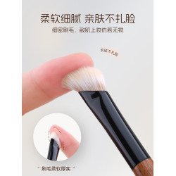 三千羽Y55鐮刀鼻影刷斜頭半扇形隂影修容刷斜角暈染動物毛化妝刷