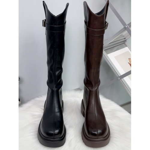 2025年復古棕色不過膝厚底長筒靴女秋冬英倫風增高時裝靴子皮帶釦