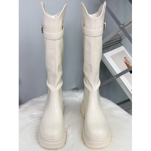 2025年復古棕色不過膝厚底長筒靴女秋冬英倫風增高時裝靴子皮帶釦