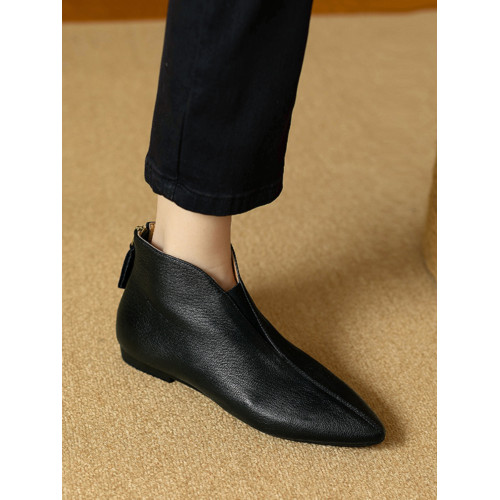 巨軟復古羊皮尖頭V口及踝靴女春秋單靴百搭平底軟底後拉鍊小短靴