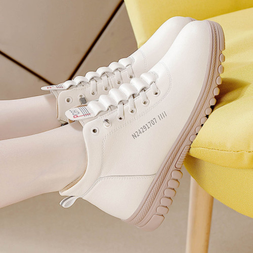 真皮加絨保暖馬丁靴女2024冬季新款百搭平底輕便防滑加厚旅遊棉鞋