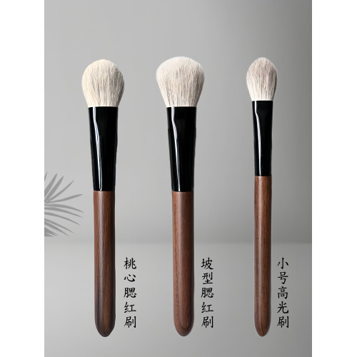 新品胡桃木動物毛桃心腮紅刷高光刷坡型眼下定妝刷修容刷 新品胡桃木動物毛桃心腮紅刷高光刷坡型眼下定妝刷修容刷