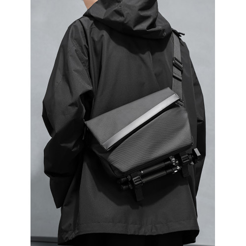 時尚百搭新款胸前包 男款郵差包騎行包機車後後背包運動男生單肩包潮