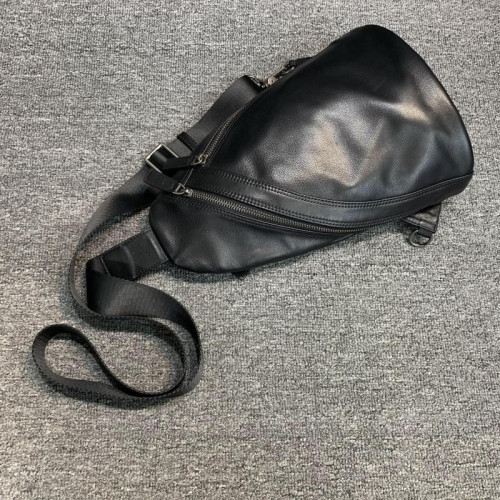包袋精髓上新品真皮胸包韓版百搭頭層牛皮男女通用情侶款單肩胸包