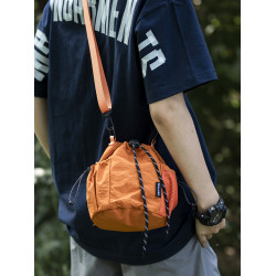 戶外運動小挎包抽繩束口袋手機小包男女輕便通勤斜後後背包百搭單肩包