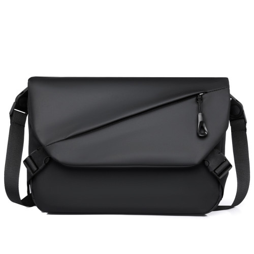 2026新款男包時尚運動斜後後背包男士郵差包戶外休閒單肩包通勤後後背包