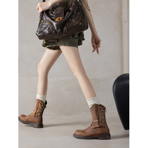 ladyblack大碼4041-43粗中跟刺綉後拉鍊短靴女厚底騎士西部短靴子