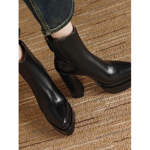 氣質尖頭真皮馬丁靴女2026秋冬新款棕色超高跟厚底防水台走秀短靴