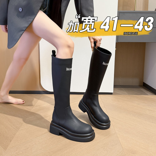 巴黎字母2025新款爆款加寬版長筒靴女冬厚底大筒圍騎士靴粗腿胖mm